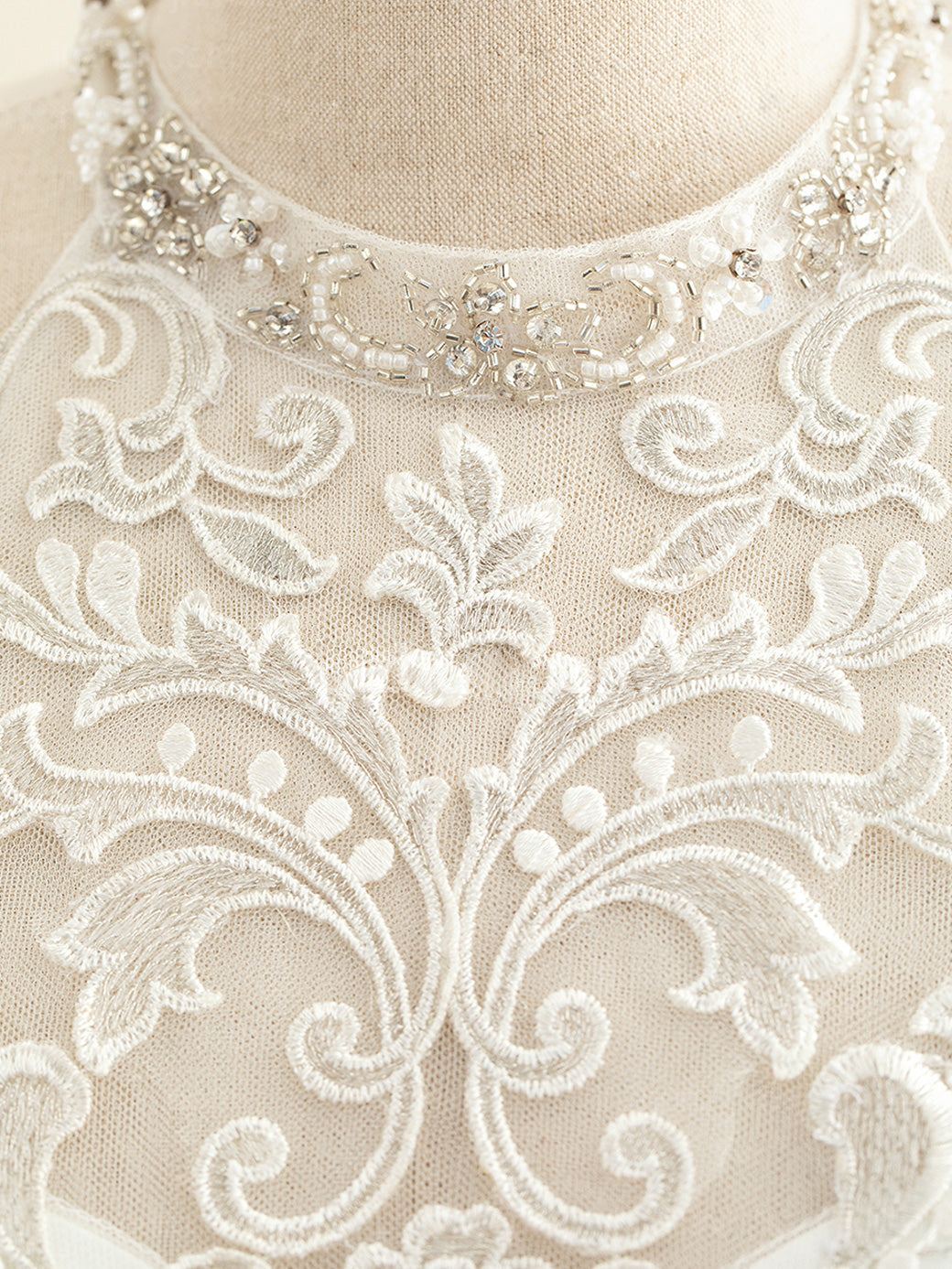 A-Line/Princess Halter Neck Sleeveless Floor-Length Wedding Dress with Lace Embroidery