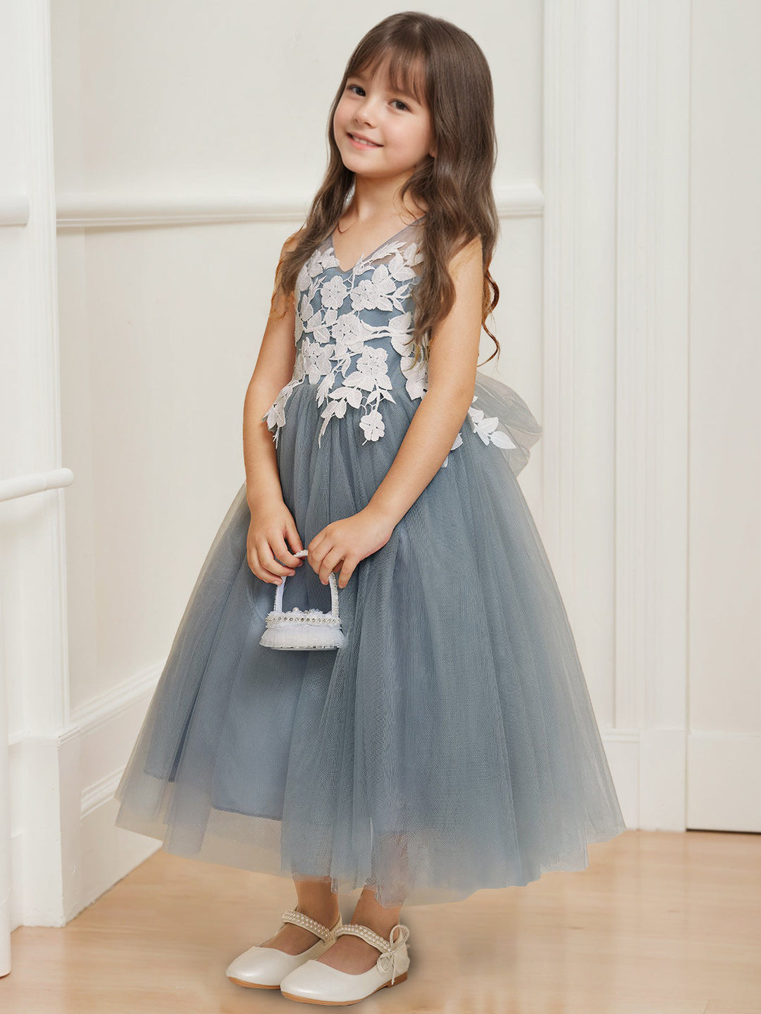 A-Line/Princess V-Neck Sleeveless Tea-Length Flower Girl Dresses with Bow & Lace Appliques