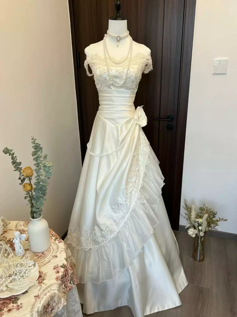 A-line/Princess Off-the-shoulder Ruched Wedding Dresses with Appliques & Pearls & Tulle