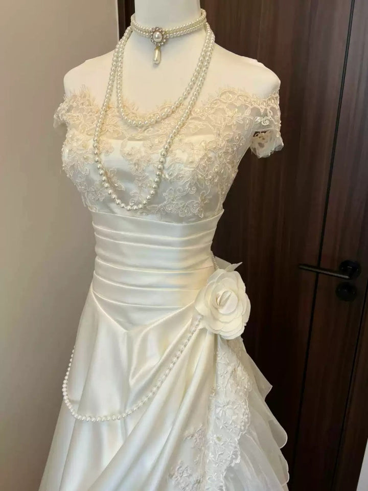 A-line/Princess Off-the-shoulder Ruched Wedding Dresses with Appliques & Pearls & Tulle