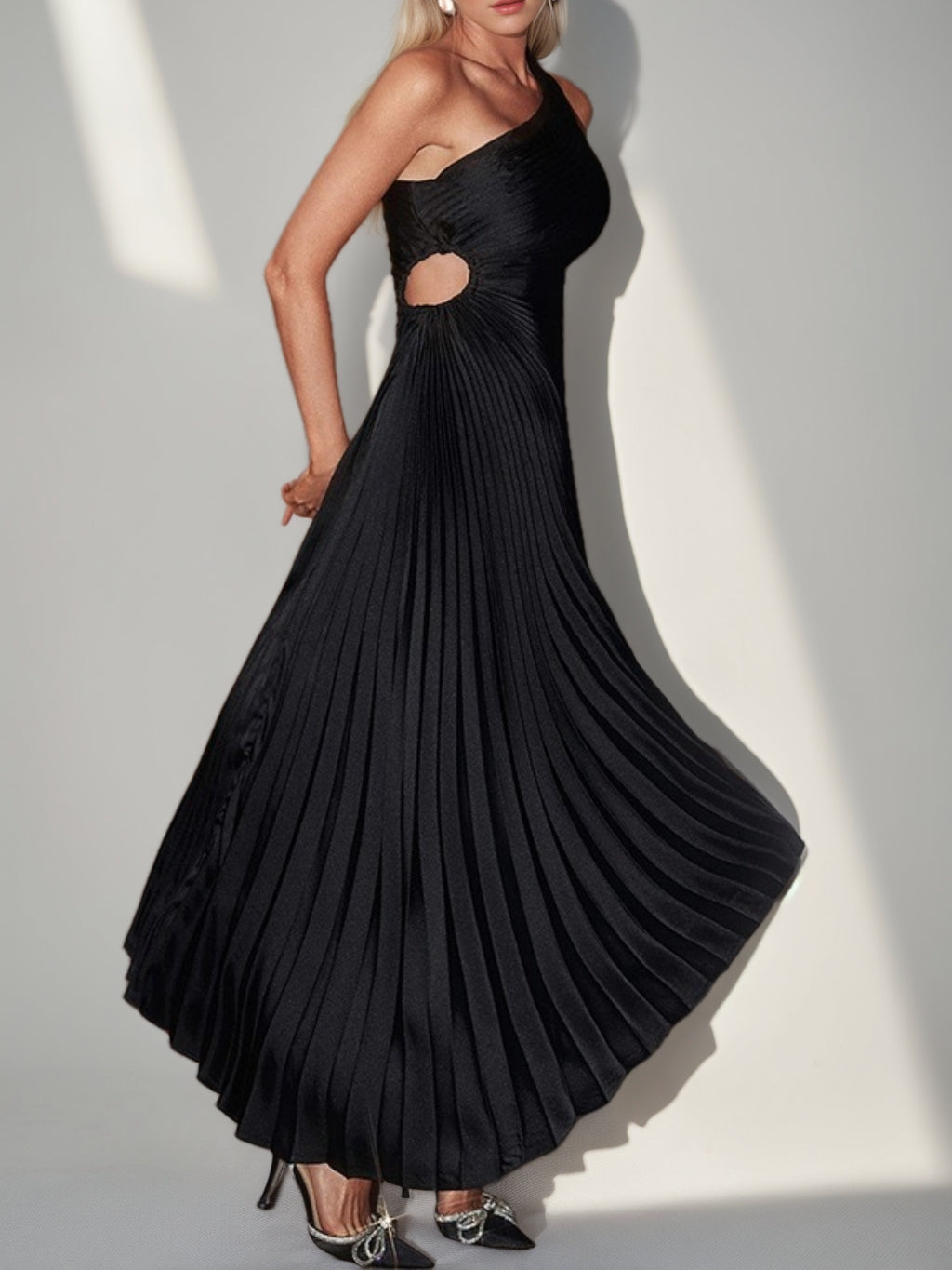 Sheath/Column One-Shoulder Sleeveless Asymmetrical Pleated Cocktail Dresses
