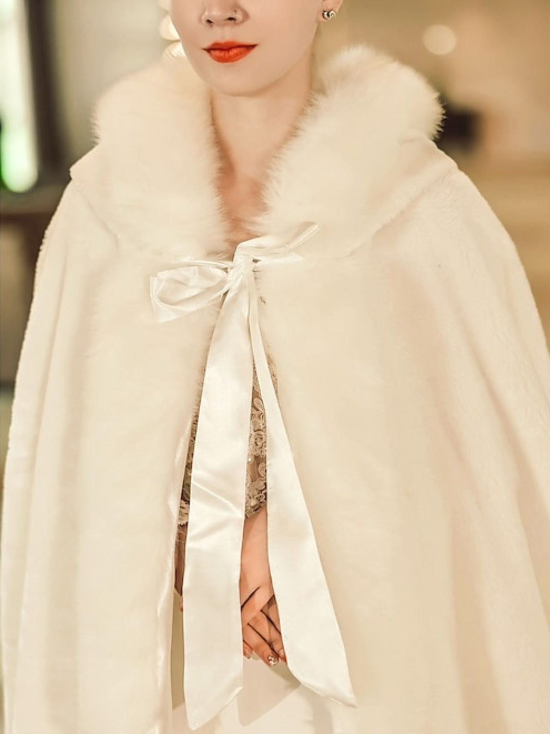 Women鈥榮 White Retro Elegant Faux Fur Floor Length Wrap Cloak with Tie