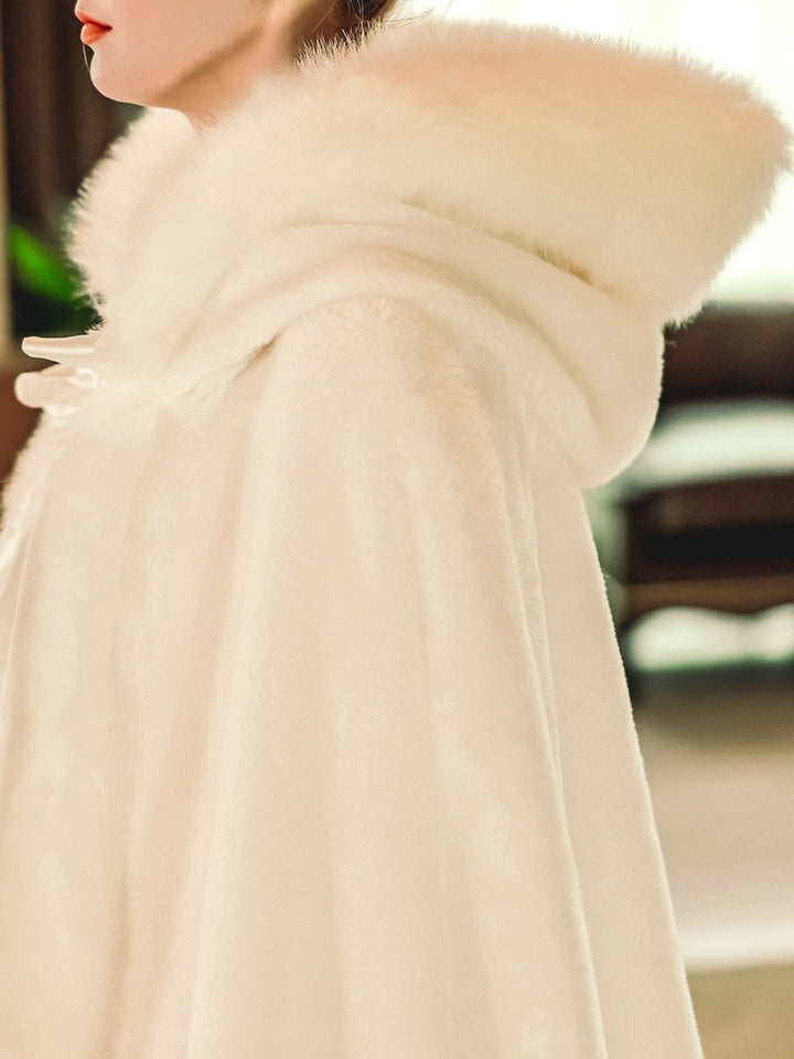 Women鈥榮 White Retro Elegant Faux Fur Floor Length Wrap Cloak with Tie